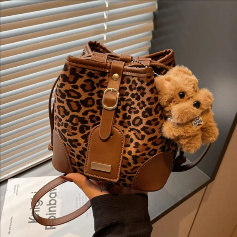 Leopard pattern drawstring bucket bag for women 2026 new trendy and fashionable shoulder bag, versatile and stylish crossbody ba
Leopard pattern drawstring bucket bag for women 2026 new trendy and fashionable shoulder bag, versatile and stylish crossbody ba