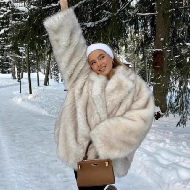 Зимняя женская шуба KIDWHXR из искусственного меха под норку, свободного кроя, с отложным воротником, утепленная, в стиле оверсайз
Зимняя женская шуба KIDWHXR из искусственного меха под норку, свободного кроя, с отложным воротником, утепленная, в стиле оверсайз