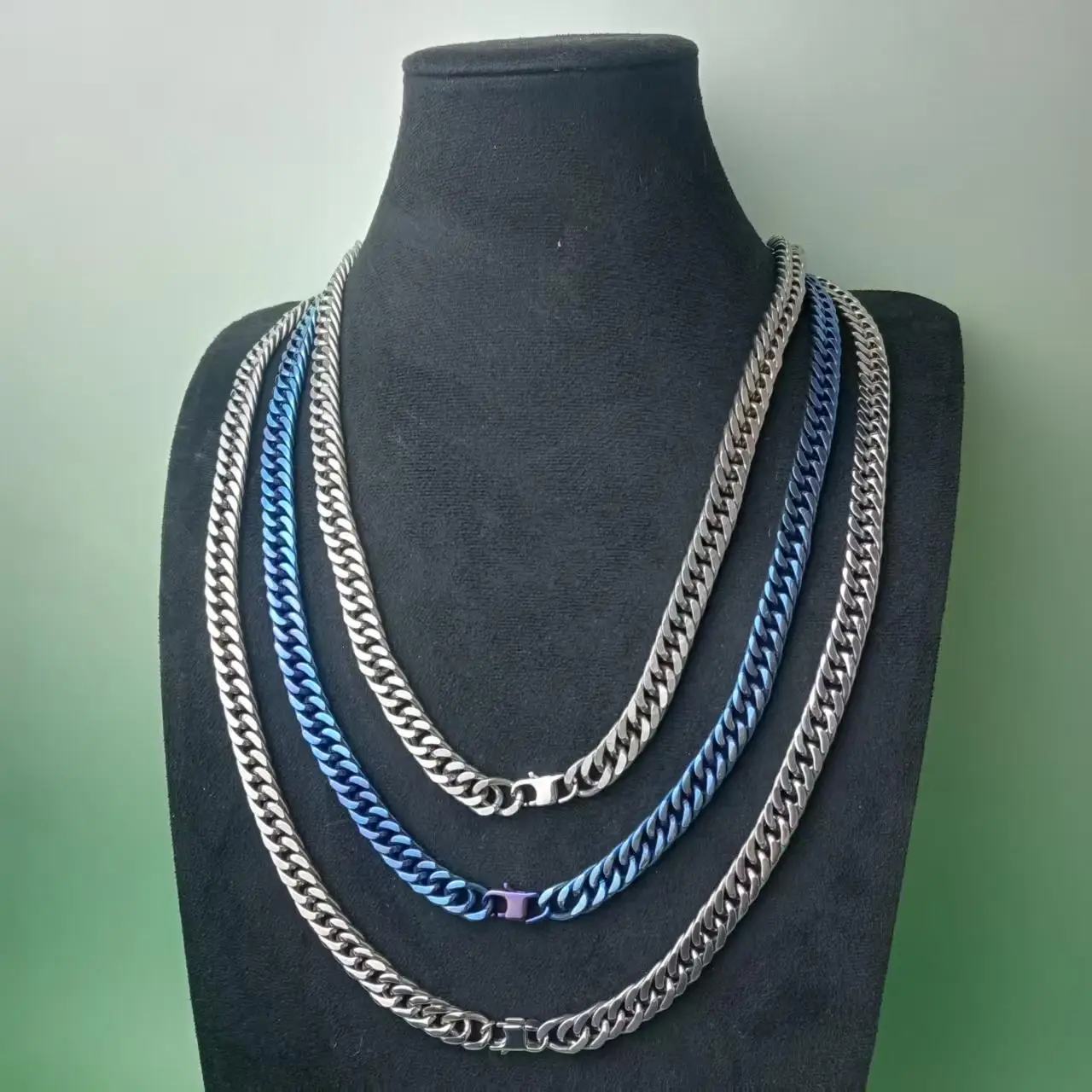 9.5mm pure titanium double row whip chain, lightweight and hypoallergenic, does not fade or rust, men's necklace
9.5mm pure titanium double row whip chain, lightweight and hypoallergenic, does not fade or rust, men's necklace