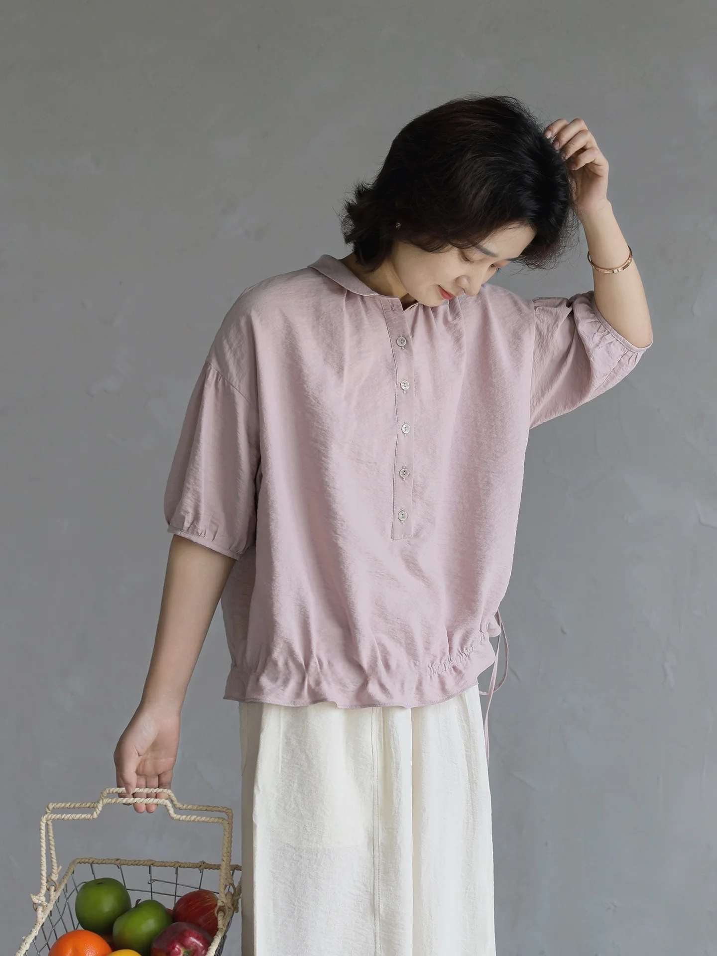 Machinewashable Silk Women's Shirt Short Sleeve Design Summer New Dry Silk Small Top Casual Style Loose Fit round Neck
Machinewashable Silk Women's Shirt Short Sleeve Design Summer New Dry Silk Small Top Casual Style Loose Fit round Neck