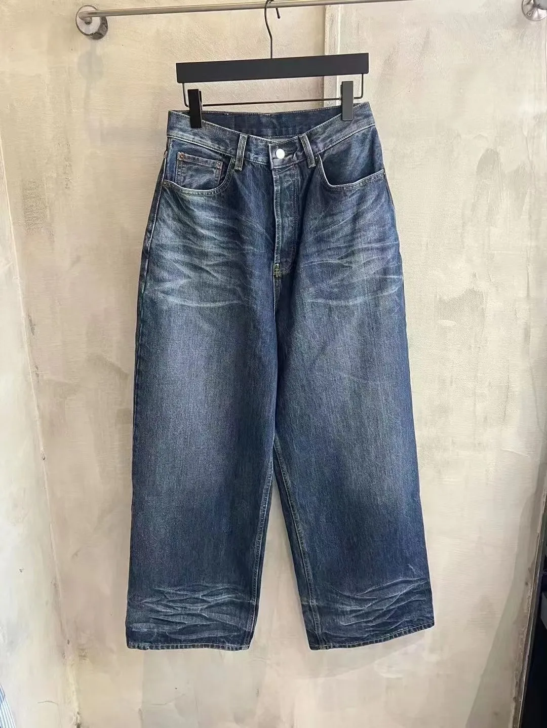 Джинсы Ceiling Ac Sle Pure Color с волнообразным узором, повседневные, дышащие, свободного кроя, с длинными прямыми штанинами, в стиле мусташ.
Джинсы Ceiling Ac Sle Pure Color с волнообразным узором, повседневные, дышащие, свободного кроя, с длинными прямыми штанинами, в стиле мусташ.