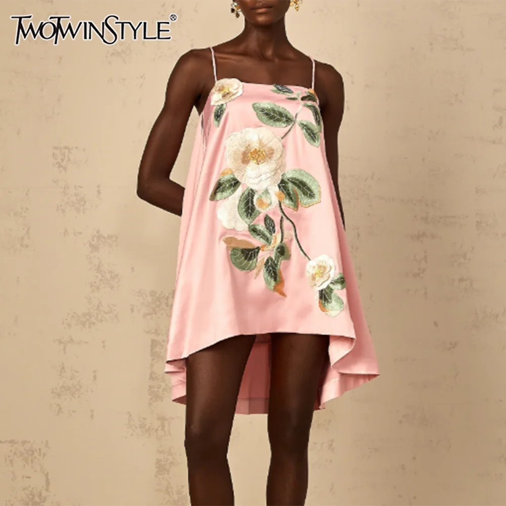 TWOTWINSTYLE Loose Spliced Embroidery Elegant Dresses for Women Square Neck Sleeveless Patchwork 3D Flower Mini Dress Female New
TWOTWINSTYLE Loose Spliced Embroidery Elegant Dresses for Women Square Neck Sleeveless Patchwork 3D Flower Mini Dress Female New