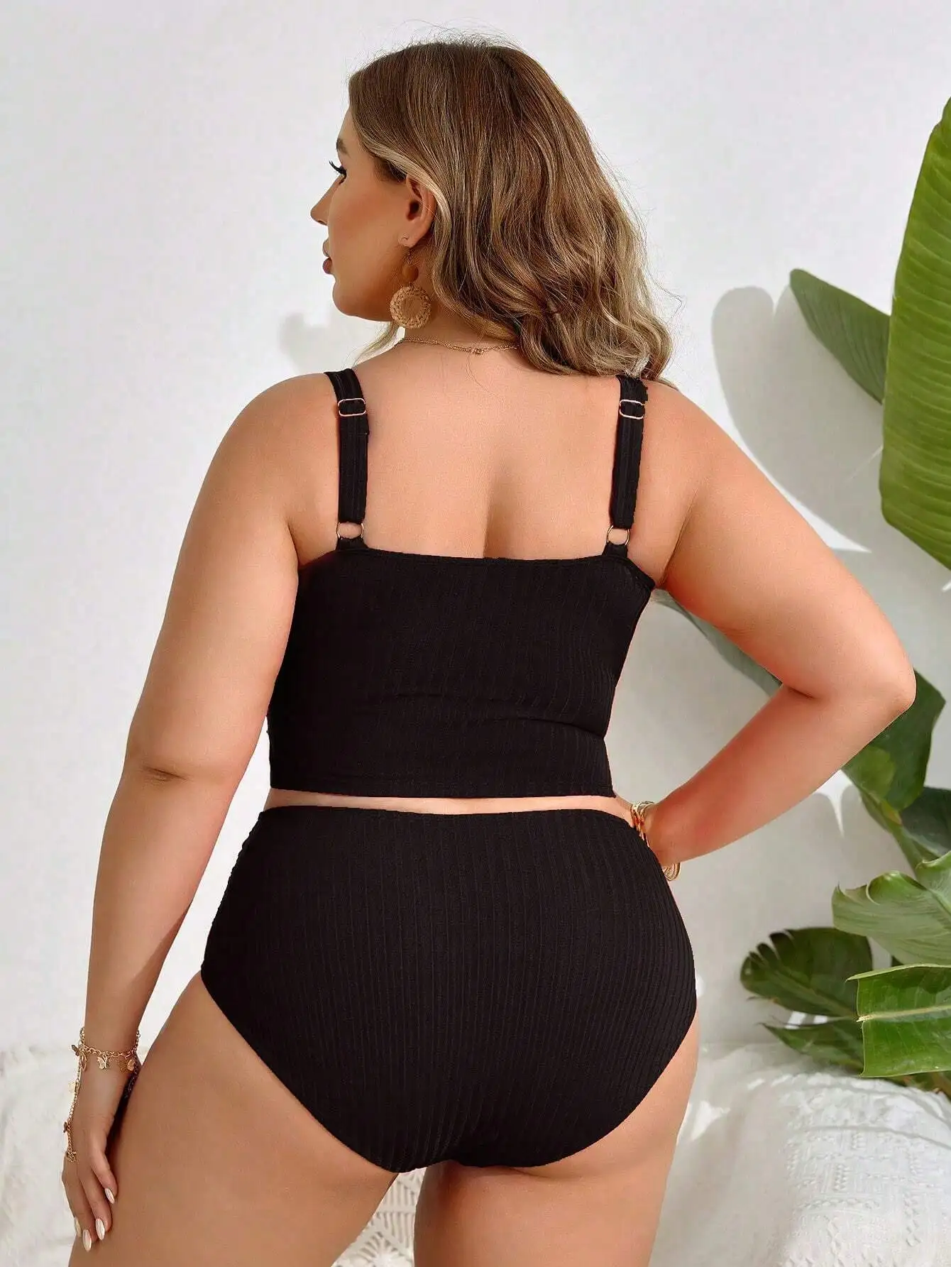 Plus Size Women Solid Color Puckered Halter Tankini Set Beach Swimwear
Plus Size Women Solid Color Puckered Halter Tankini Set Beach Swimwear