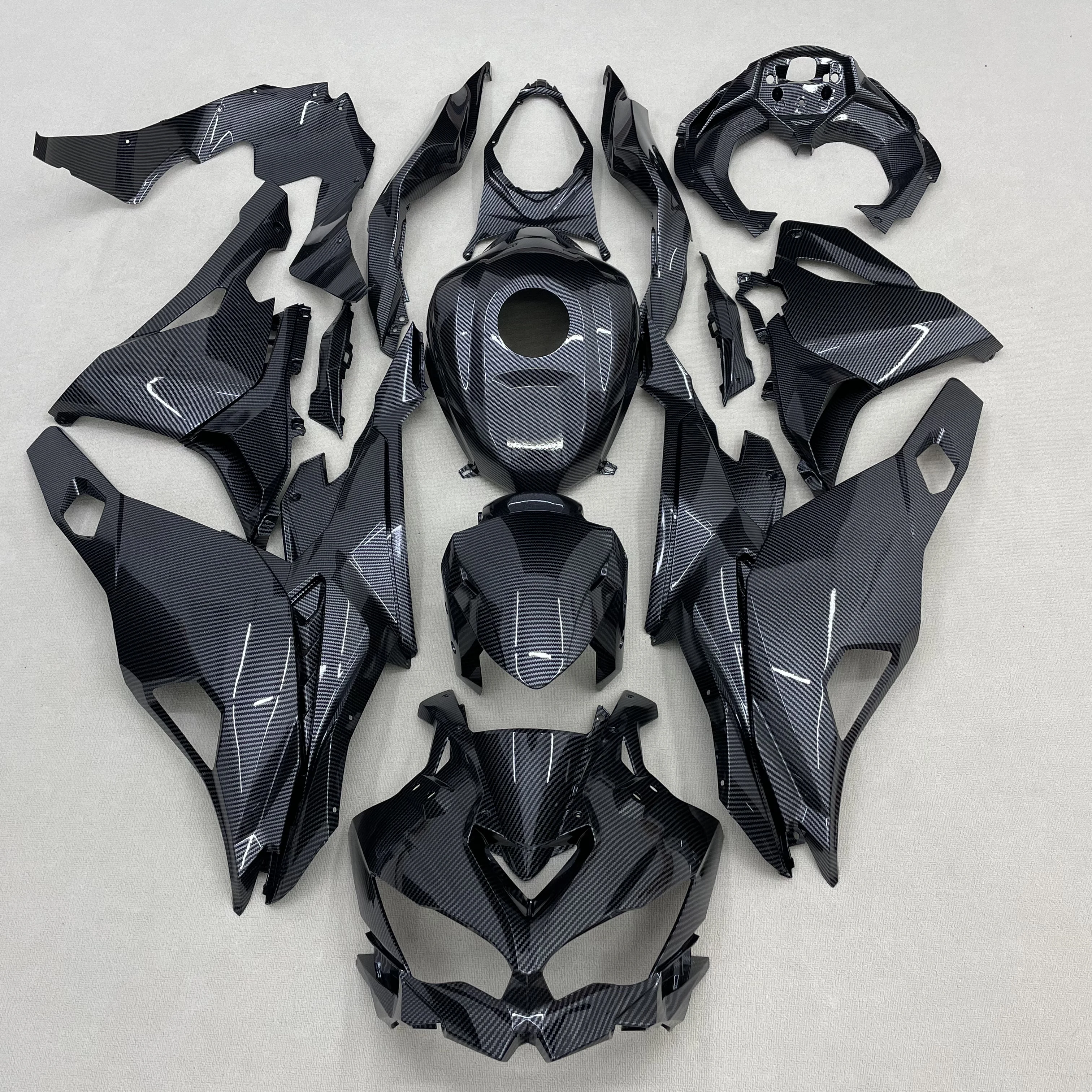 Пластины обтекателей мотоциклов Kawasaki Ninja ZX4R, ZX4RR и ZX25R, полные корпуса автомобиля, краска из углеродного волокна (2019, 2020, 2021, 2022, 2023. 
Пластины обтекателей мотоциклов Kawasaki Ninja ZX4R, ZX4RR и ZX25R, полные корпуса автомобиля, краска из углеродного волокна (2019, 2020, 2021, 2022, 2023.