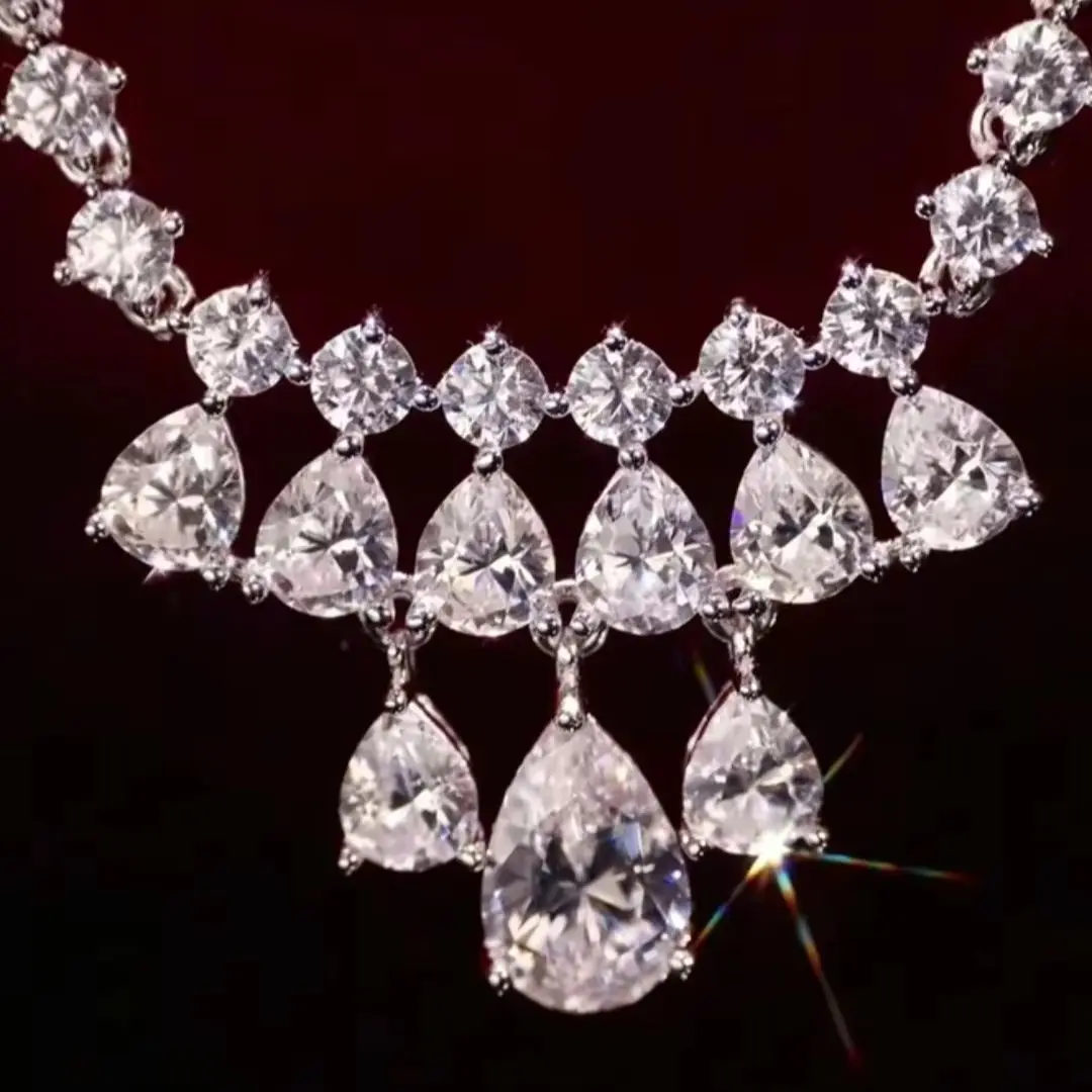 BELLUX Pendant 925 Silver Synthetic Zircon White Water Drop Full Diamond Waterfall Light Luxury Fashion Necklace
BELLUX Pendant 925 Silver Synthetic Zircon White Water Drop Full Diamond Waterfall Light Luxury Fashion Necklace