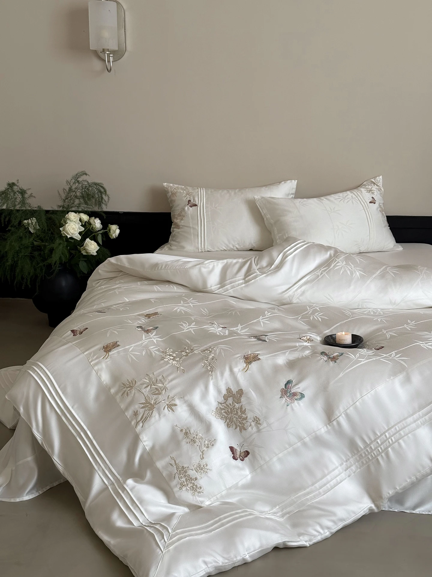 New Chinese Sle Four-Piece Bedding Set Ice Silk Embroidery Duvet Cover eet Summer High White Cool Sensation Bed...
New Chinese Sle Four-Piece Bedding Set Ice Silk Embroidery Duvet Cover eet Summer High White Cool Sensation Bed...