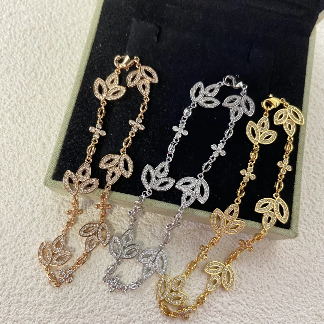 925 sterling silver HW six-leaf diamond-studded bracelet
925 sterling silver HW six-leaf diamond-studded bracelet
