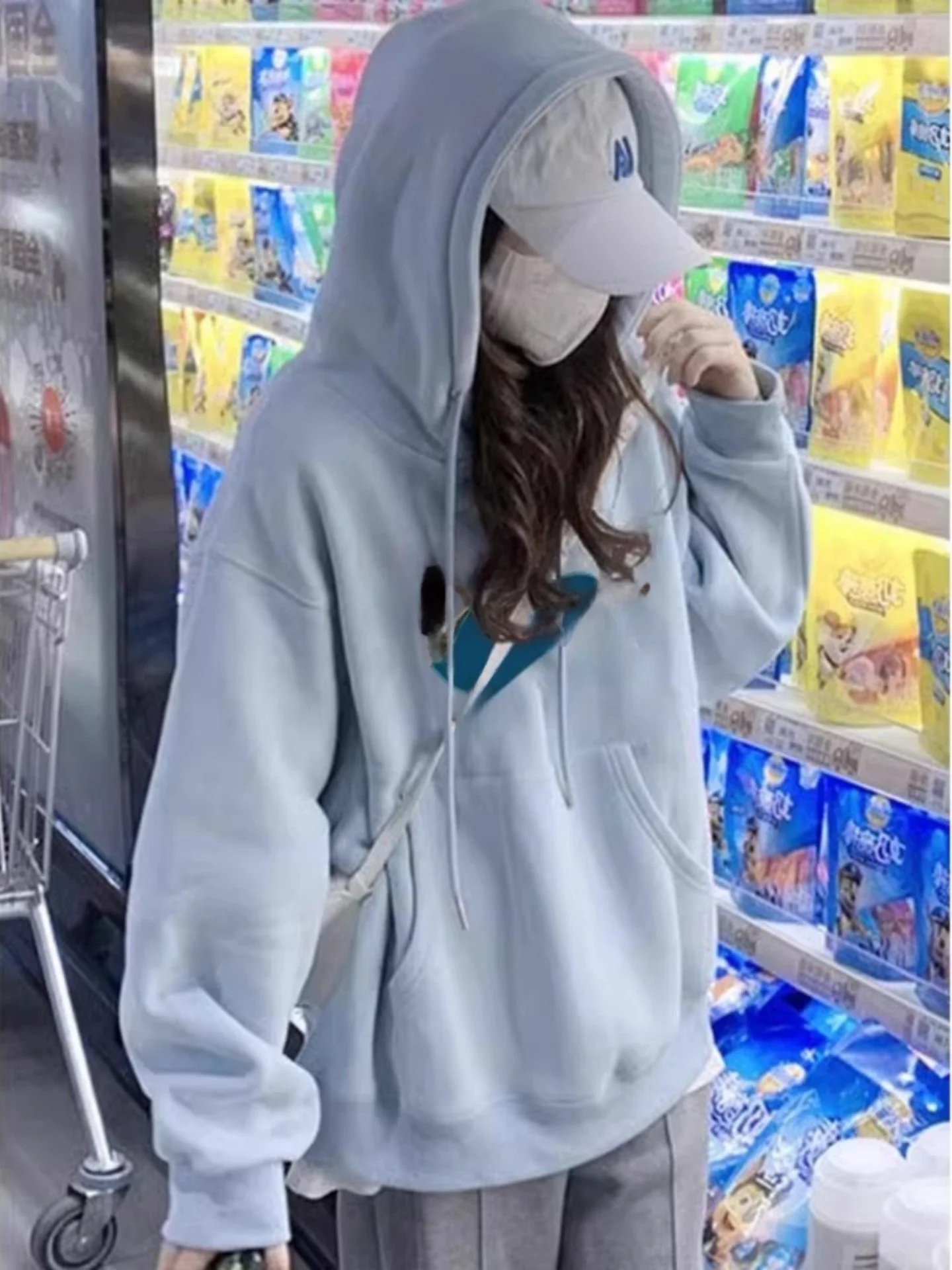 Женская толстовка с мультяшным принтом собаки, свободного кроя, с длинными рукавами, в корейском стиле, средней длины, удобная, модная, трендовая.
Женская толстовка с мультяшным принтом собаки, свободного кроя, с длинными рукавами, в корейском стиле, средней длины, удобная, модная, трендовая.