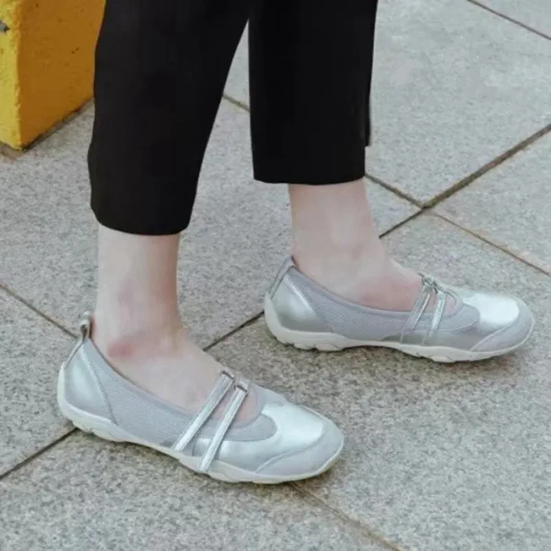 Women's Cowhide Ballet Flats Fashion Korean Ballet Style Lace-up Retro Casual Shoes Comfortable Lightweight Ballet Sneakers
Women's Cowhide Ballet Flats Fashion Korean Ballet Style Lace-up Retro Casual Shoes Comfortable Lightweight Ballet Sneakers