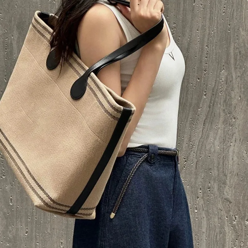 Autumn and winter new women's stylish texture basket knitted handbag summer designer casual vacation high quality beach handbag
Autumn and winter new women's stylish texture basket knitted handbag summer designer casual vacation high quality beach handbag