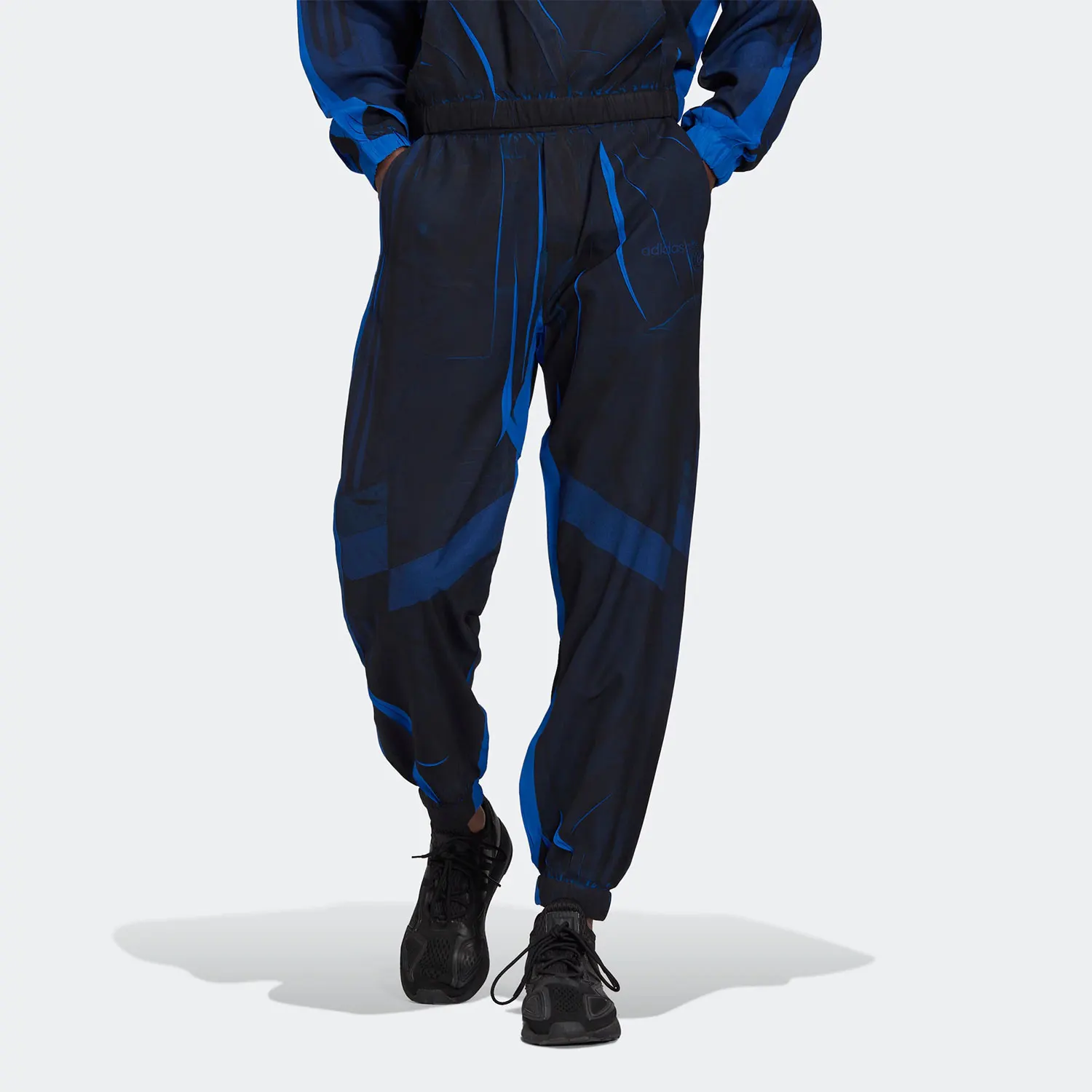 Оригинальные мужские брюки Adidas Originals Blue Version HD4831
Оригинальные мужские брюки Adidas Originals Blue Version HD4831