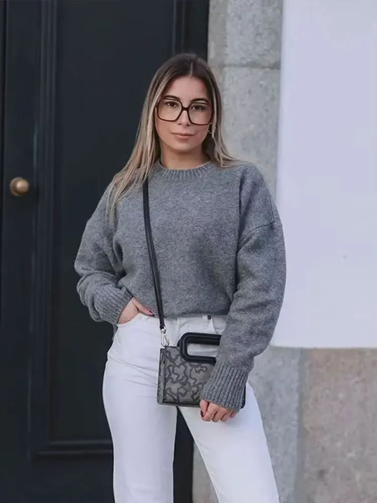 2024 Autumn Woman Solid Pullover Knitted O Neck Long Sleeves Loose Sweater Female Wild Commute Chic Elegant Woman Tops
2024 Autumn Woman Solid Pullover Knitted O Neck Long Sleeves Loose Sweater Female Wild Commute Chic Elegant Woman Tops
