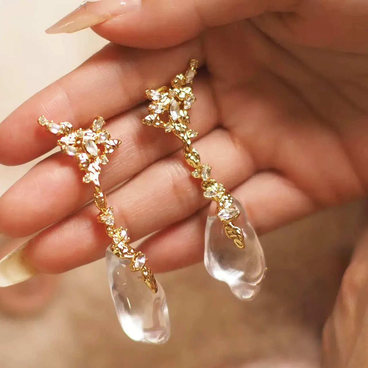 2025New Jewelry & Accessories Retro luxury Style White Translucent Irregular Crystal Earrings For Women's Parties & Gifts
2025New Jewelry & Accessories Retro luxury Style White Translucent Irregular Crystal Earrings For Women's Parties & Gifts