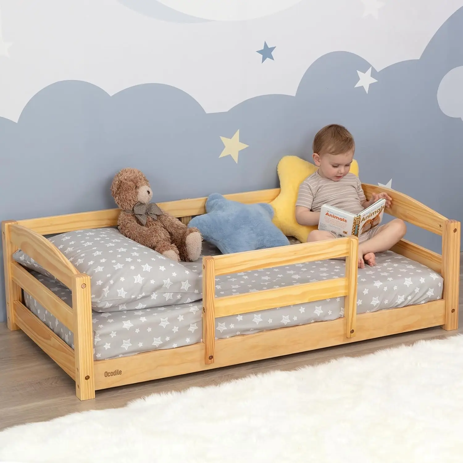 Низкая кровать-платформа Монтессори для малышей 1-3 лет | Деревянная рама для детской кроватки стандартного размера с бортиками | Лакированная отделка
Низкая кровать-платформа Монтессори для малышей 1-3 лет | Деревянная рама для детской кроватки стандартного размера с бортиками | Лакированная отделка