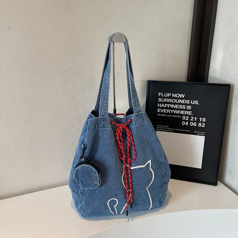 Джинсовые сумки на плечо большой вместимости, новые летние сумки с животными, синие брендовые сумки для женщин, простая мягкая универсальная сумка
Джинсовые сумки на плечо большой вместимости, новые летние сумки с животными, синие брендовые сумки для женщин, простая мягкая универсальная сумка