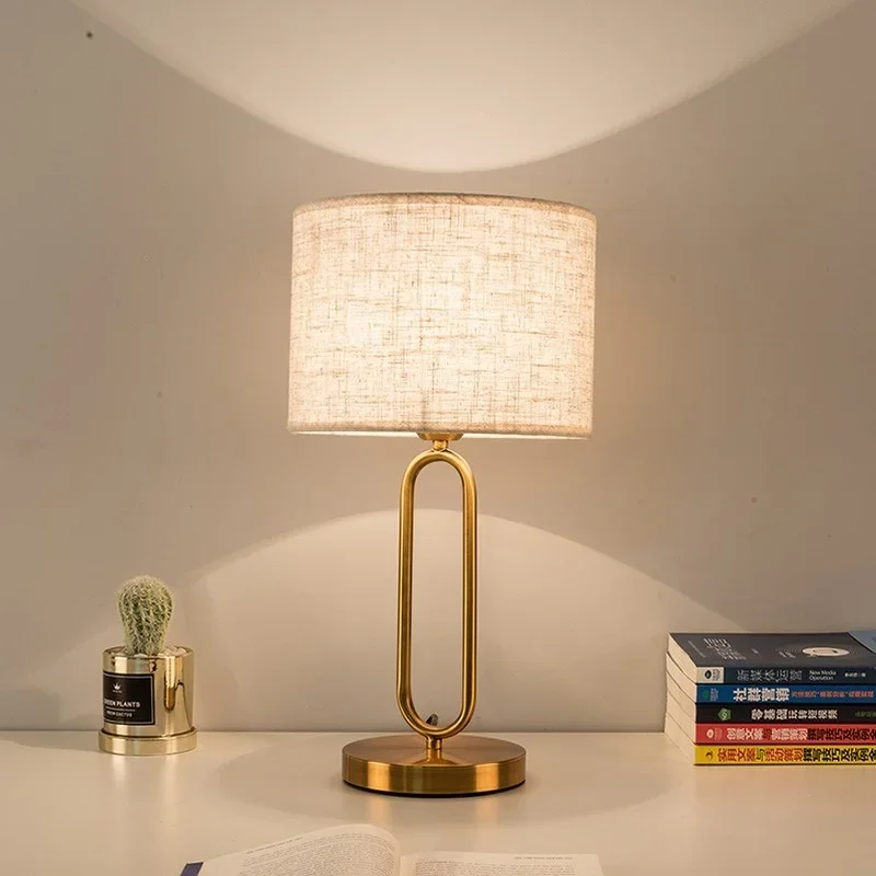 Nordic Golden Ring Table Lamp for Bedroom Bedside Lamp Luxury Gold U-shaped Table Light Hotel Kitchen Art Deco Fabric Fixture
Nordic Golden Ring Table Lamp for Bedroom Bedside Lamp Luxury Gold U-shaped Table Light Hotel Kitchen Art Deco Fabric Fixture