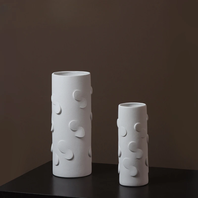 Ceramic open flower arrangement wind vase retro creative simple living room decoration French vase light.
Ceramic open flower arrangement wind vase retro creative simple living room decoration French vase light.