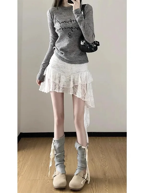 Korean sweetheart hot irregular street style y2k white lace skirt women's design feeling wavy edge short skirt
Korean sweetheart hot irregular street style y2k white lace skirt women's design feeling wavy edge short skirt
