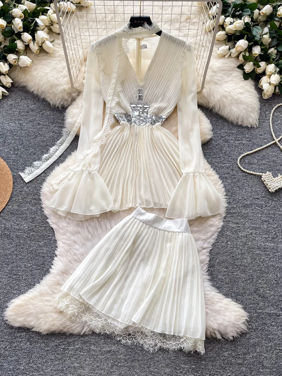 French Gentle Solid Lantern Sleeve Pleated Two Piece Skirt Set Women 2026 Fall Lace Up Waist Top and Patchwork Elegant Skirt Set
French Gentle Solid Lantern Sleeve Pleated Two Piece Skirt Set Women 2026 Fall Lace Up Waist Top and Patchwork Elegant Skirt Set