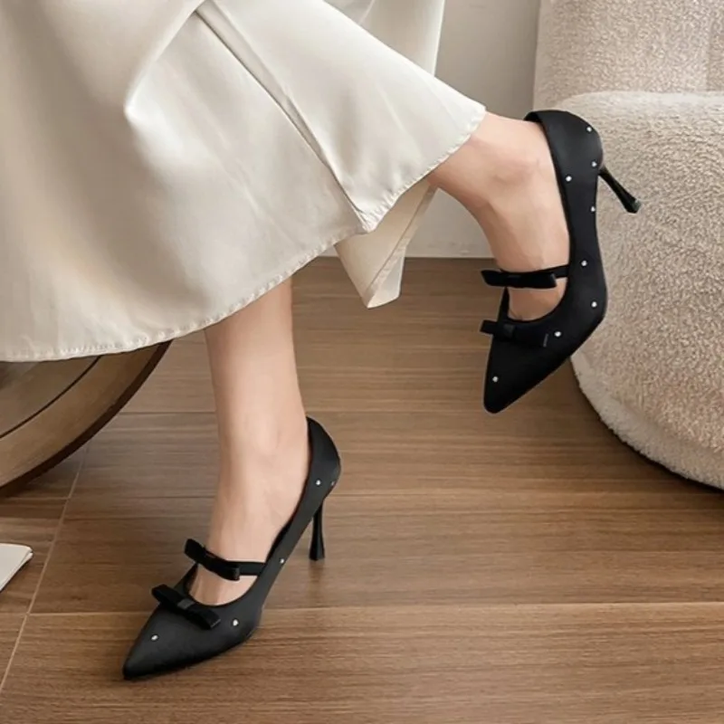 Women Spring and Summer New Stiletto Rhinestone Temperament Polka Dot Single Shoes Bow Pointed Toe High Heels
Women Spring and Summer New Stiletto Rhinestone Temperament Polka Dot Single Shoes Bow Pointed Toe High Heels