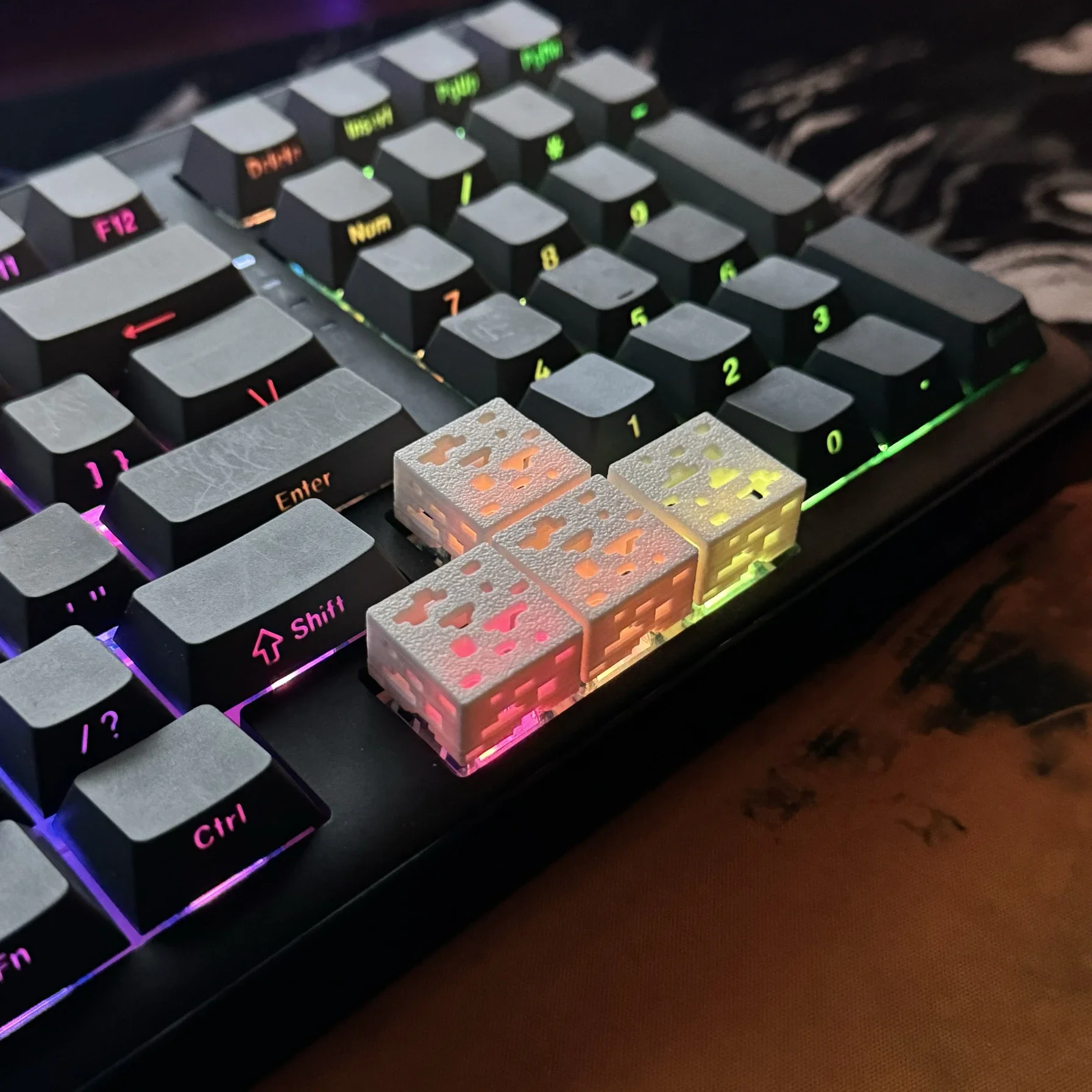 Stereoscopic creative keycaps Mechanical keyboard Transparent keycaps 3D printing gem ore keycaps
Stereoscopic creative keycaps Mechanical keyboard Transparent keycaps 3D printing gem ore keycaps