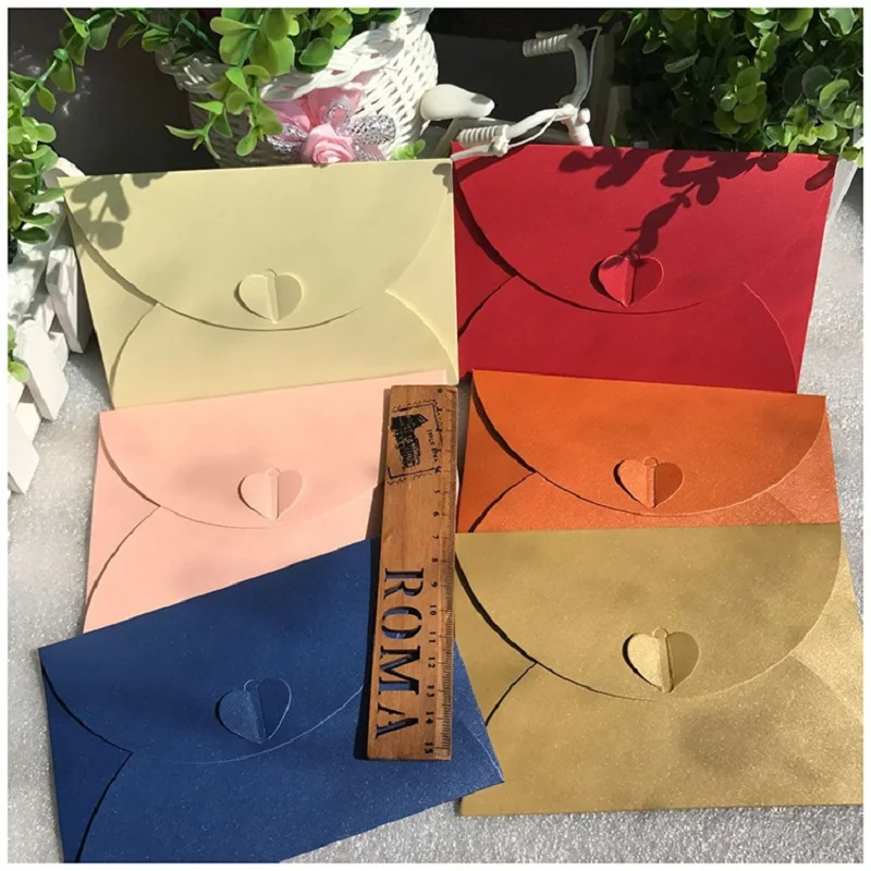 50pcs/lot 7x10.5cm Envelope High-grade 250g Pearlescent Paper Love Buckle Envelopes for Wedding Invitation Supplies Stationery
50pcs/lot 7x10.5cm Envelope High-grade 250g Pearlescent Paper Love Buckle Envelopes for Wedding Invitation Supplies Stationery