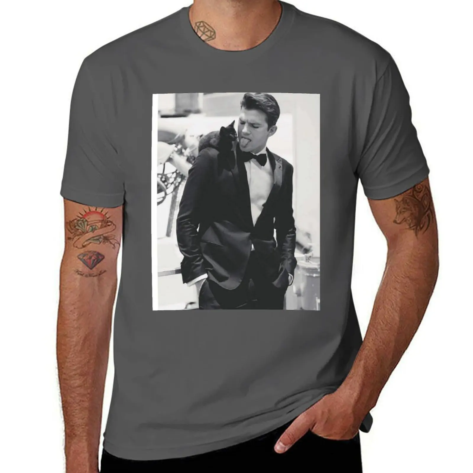 Футболка Ashton Kutcher, мужские футболки для мужчин, повседневные футболки для мужчин, белая незаменимая футболка, футболка
Футболка Ashton Kutcher, мужские футболки для мужчин, повседневные футболки для мужчин, белая незаменимая футболка, футболка