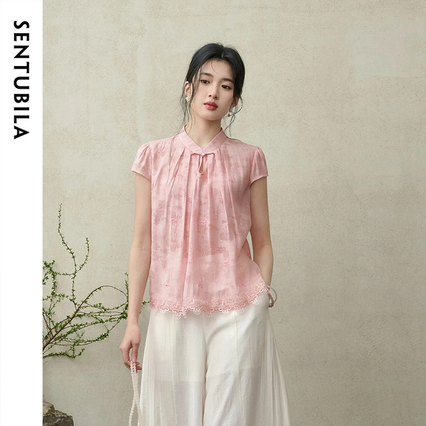 SENTUBILA Elegant Embroidered Jacquard Women's Chiffon Blouse Pink Pinched Pleated Stand Collar Lace Hem Loose Shirt 162VF5004
SENTUBILA Elegant Embroidered Jacquard Women's Chiffon Blouse Pink Pinched Pleated Stand Collar Lace Hem Loose Shirt 162VF5004