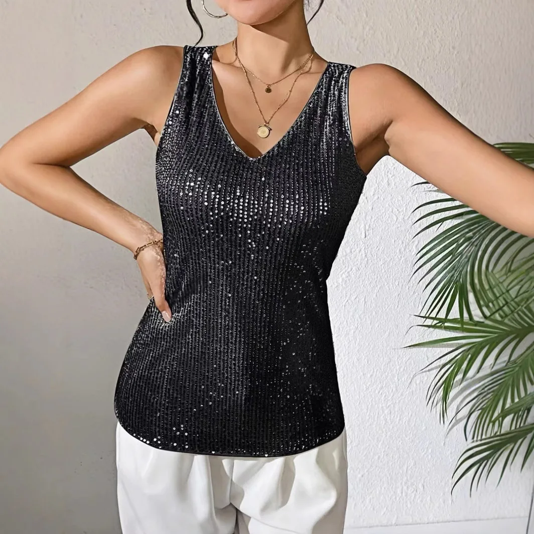 The New Sexy V-neck Loose Sequin T-shirt for Summer 2025 Is Worn on The Outside and A Small Women's Tank Top on The Inside
The New Sexy V-neck Loose Sequin T-shirt for Summer 2025 Is Worn on The Outside and A Small Women's Tank Top on The Inside
