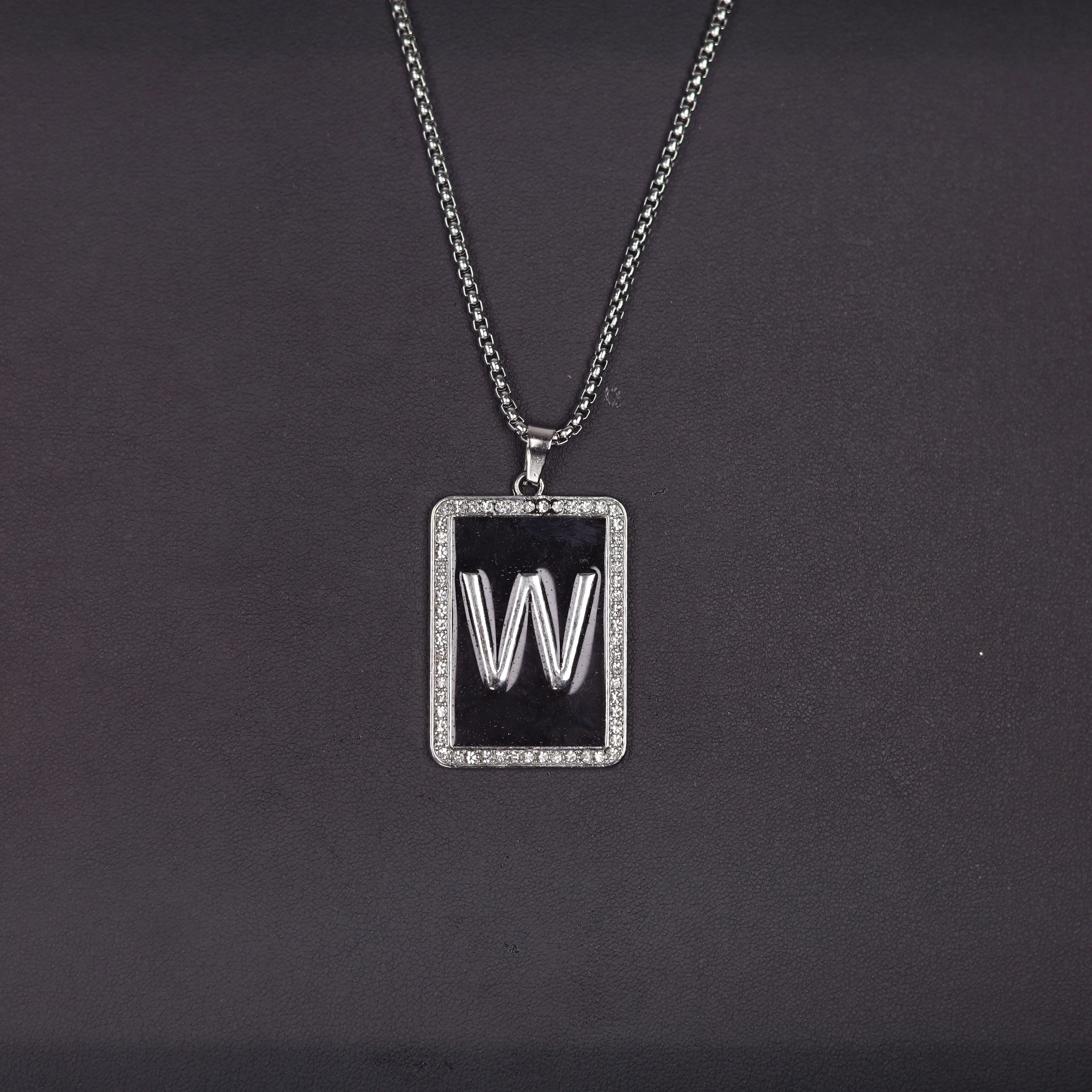 D&Z Fashion Square Letter Pendant Necklace Men Women Silver Color Stainless steel Classical Charm Jewelry Birthday Gift
D&Z Fashion Square Letter Pendant Necklace Men Women Silver Color Stainless steel Classical Charm Jewelry Birthday Gift