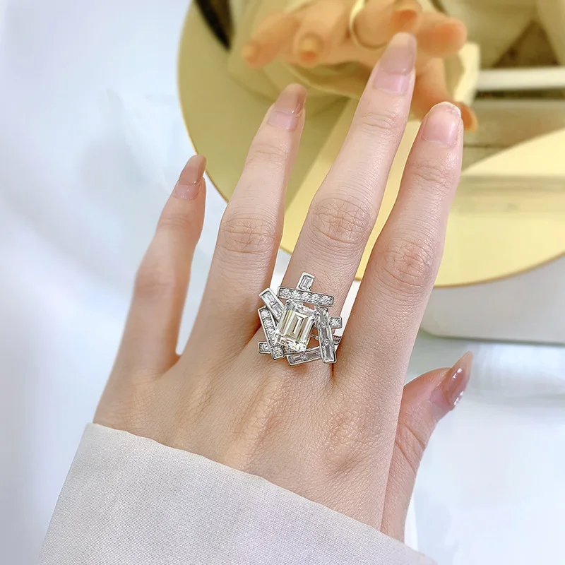 2022 new 925 silver 4-carat emerald cut high carbon diamond geometric diamond ring Euro American ins
2022 new 925 silver 4-carat emerald cut high carbon diamond geometric diamond ring Euro American ins