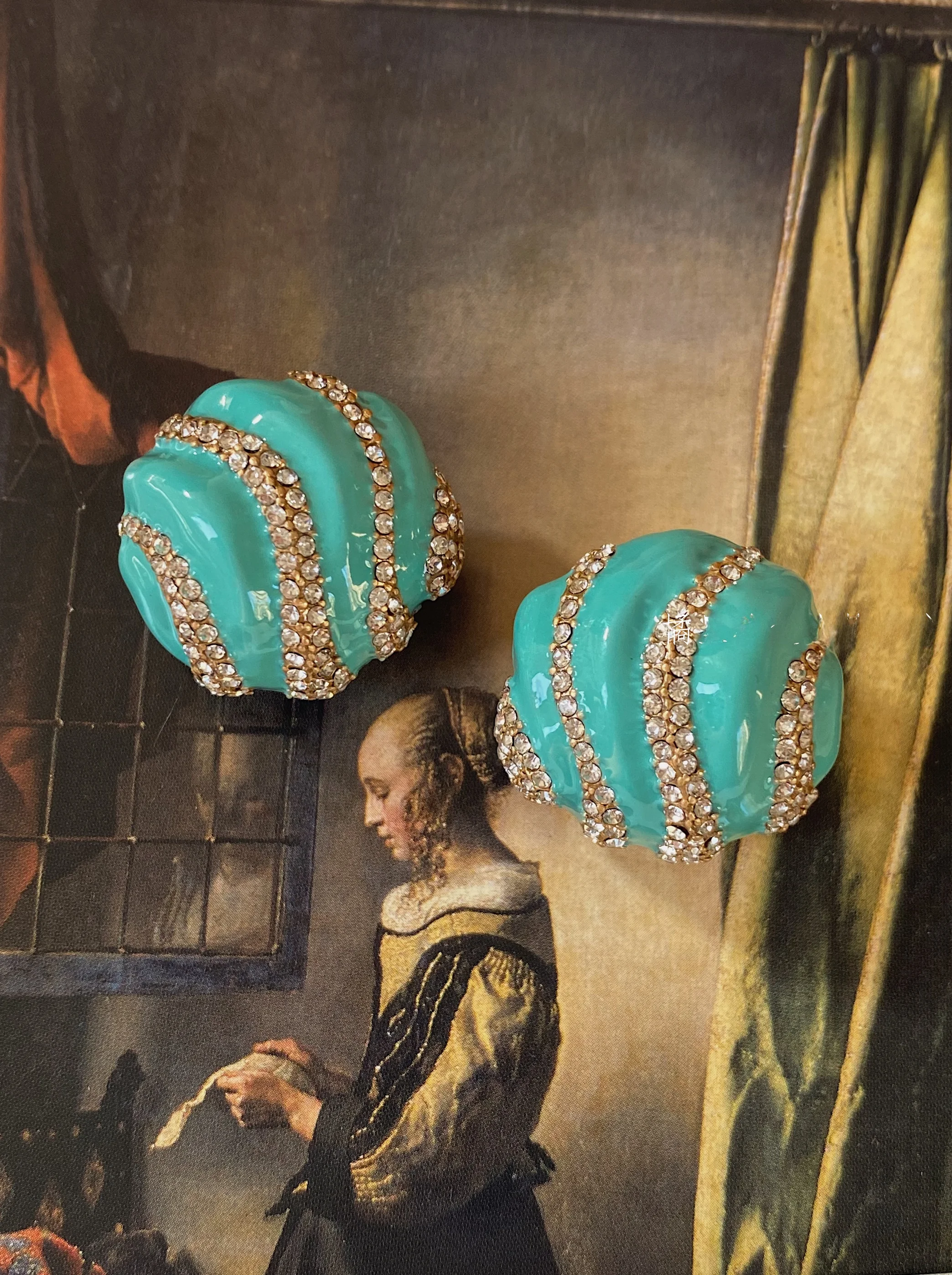 Ele Autumn Winter Retro Lake Blue Enamel Earrings Unique Design Luxury Personali Ear Jewelry Ear Clip Design
Ele Autumn Winter Retro Lake Blue Enamel Earrings Unique Design Luxury Personali Ear Jewelry Ear Clip Design