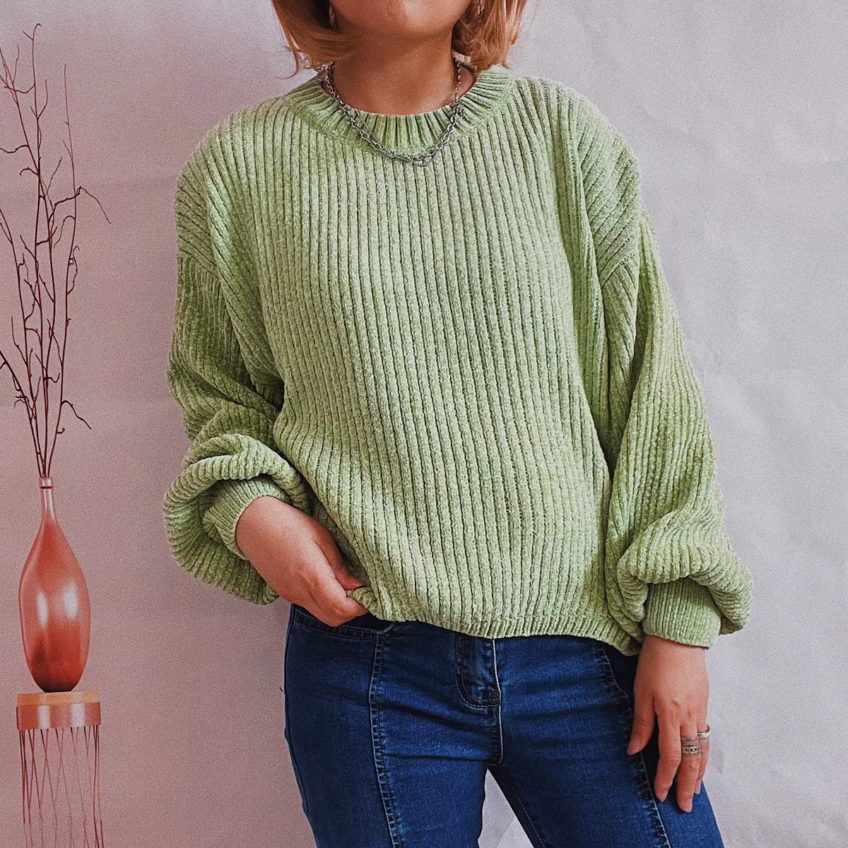 European and American Autumn and Winter Solid Color Casual Round Neck Lantern Sleeve Short Knitted Pullover Sweater for Women
European and American Autumn and Winter Solid Color Casual Round Neck Lantern Sleeve Short Knitted Pullover Sweater for Women
