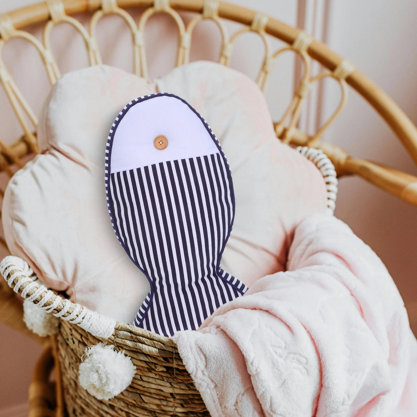 1Pcs Fish Shaped Pillow Blue High Quality PP Cotton Filled Comfortable Sofa Cushion Home Car Office Decor Pillow
1Pcs Fish Shaped Pillow Blue High Quality PP Cotton Filled Comfortable Sofa Cushion Home Car Office Decor Pillow