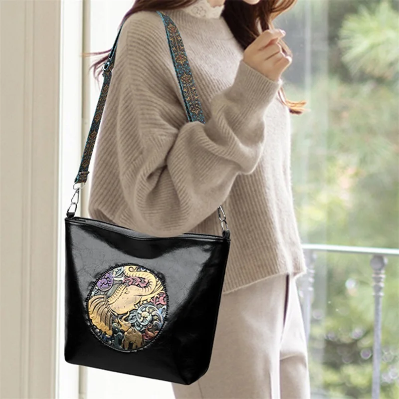 Fashion Leather Shoulder Bags for Women Elephant Flower Pattern Retro Crossbody Bag Versatile Casual Messenger Bag
Fashion Leather Shoulder Bags for Women Elephant Flower Pattern Retro Crossbody Bag Versatile Casual Messenger Bag