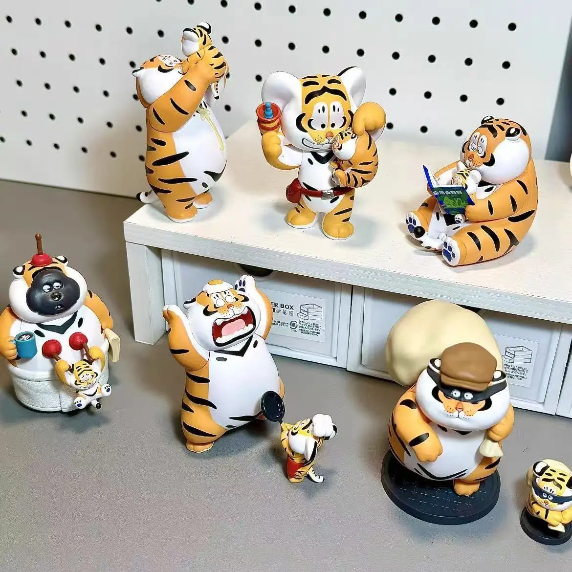 MINISO new model, I am not a chubby tiger, father, son, filial piety series, playfulness, blind box accessories, gifts
MINISO new model, I am not a chubby tiger, father, son, filial piety series, playfulness, blind box accessories, gifts