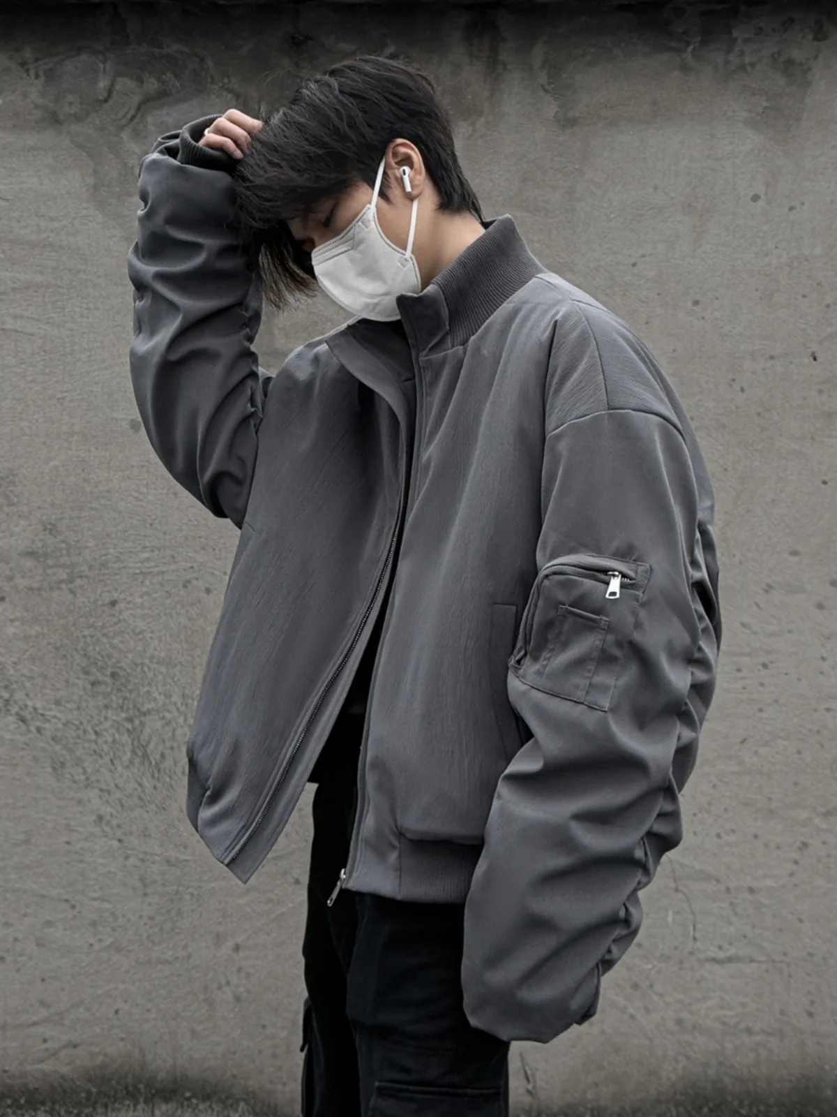 Мужская утепленная куртка-бомбер в американском стиле, хлопковая рабочая одежда, короткое пальто с воротником-стойкой, осенне-зимняя повседневная верхняя одежда
Мужская утепленная куртка-бомбер в американском стиле, хлопковая рабочая одежда, короткое пальто с воротником-стойкой, осенне-зимняя повседневная верхняя одежда