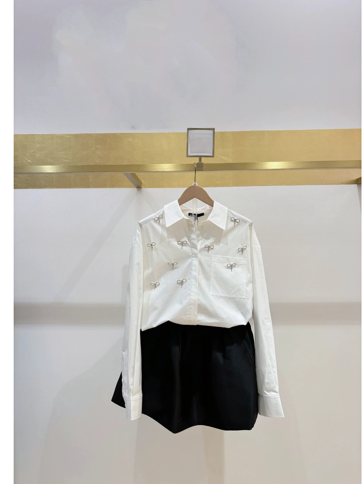 Ele White Long Sve irt with Crystal Knot Decoration HEIDD M Home Early Spring Faion Ladies irt
Ele White Long Sve irt with Crystal Knot Decoration HEIDD M Home Early Spring Faion Ladies irt