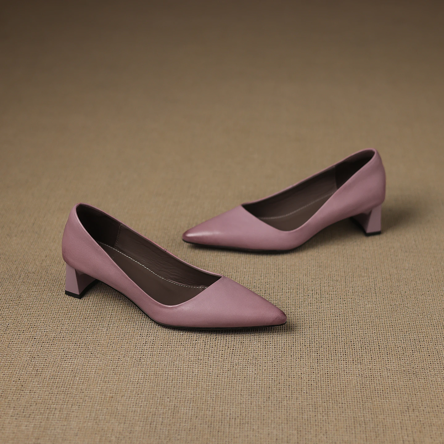 Fashion Women Elegant Pumps Sexy Comfortable High Heels Concise Genuine Leather Pointed Toe Women Shoes Office Party Dress
Fashion Women Elegant Pumps Sexy Comfortable High Heels Concise Genuine Leather Pointed Toe Women Shoes Office Party Dress