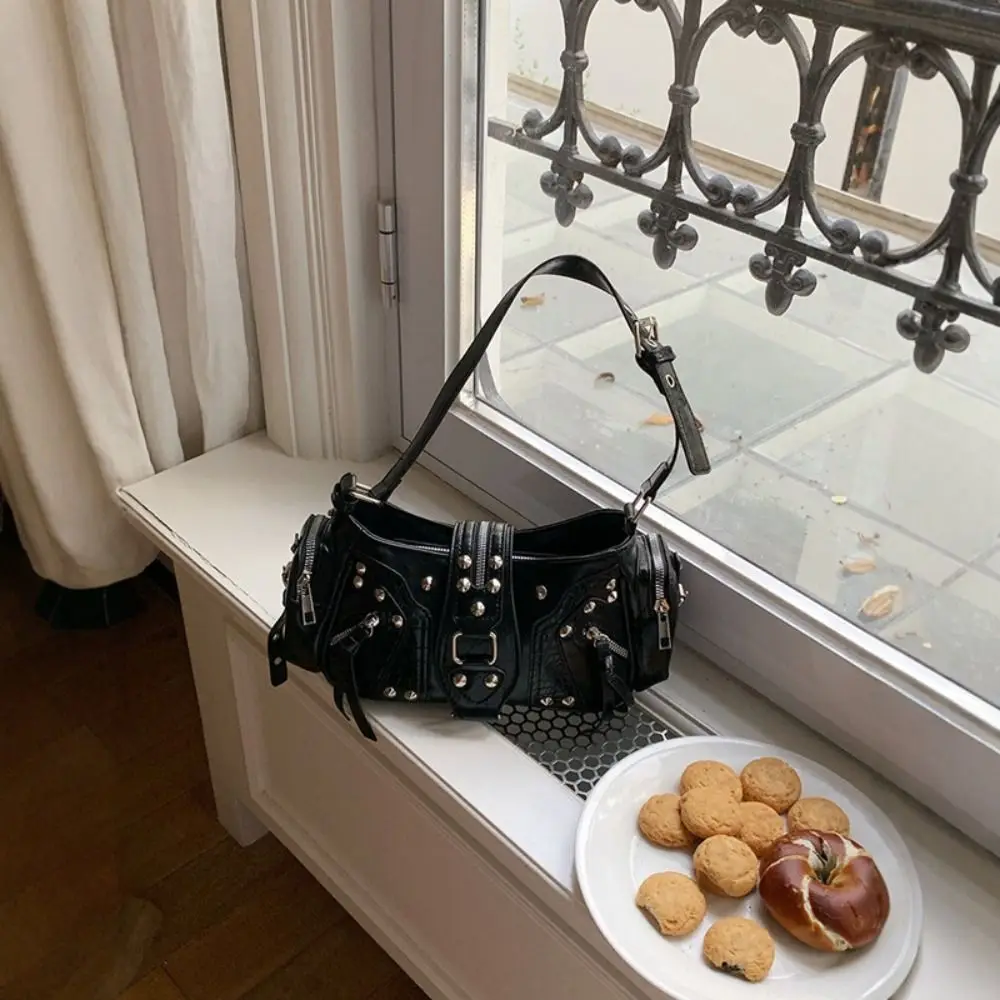 Trend Y2K Retro Rivet Shoulder Bag Oil Wax Leather Spicy Girl Vintage Underarm Bag Multi-pocket Fashion Armpit Bag Shopping
Trend Y2K Retro Rivet Shoulder Bag Oil Wax Leather Spicy Girl Vintage Underarm Bag Multi-pocket Fashion Armpit Bag Shopping
