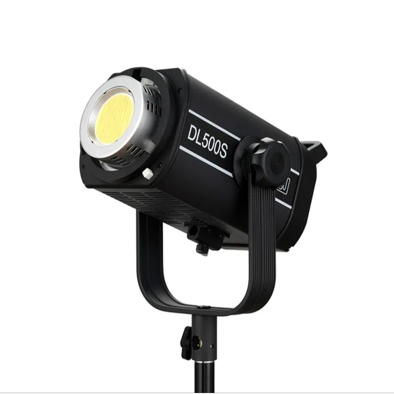 High-power 500W live broadcast light, console model group broadcast stage light live broadcast filling light
High-power 500W live broadcast light, console model group broadcast stage light live broadcast filling light
