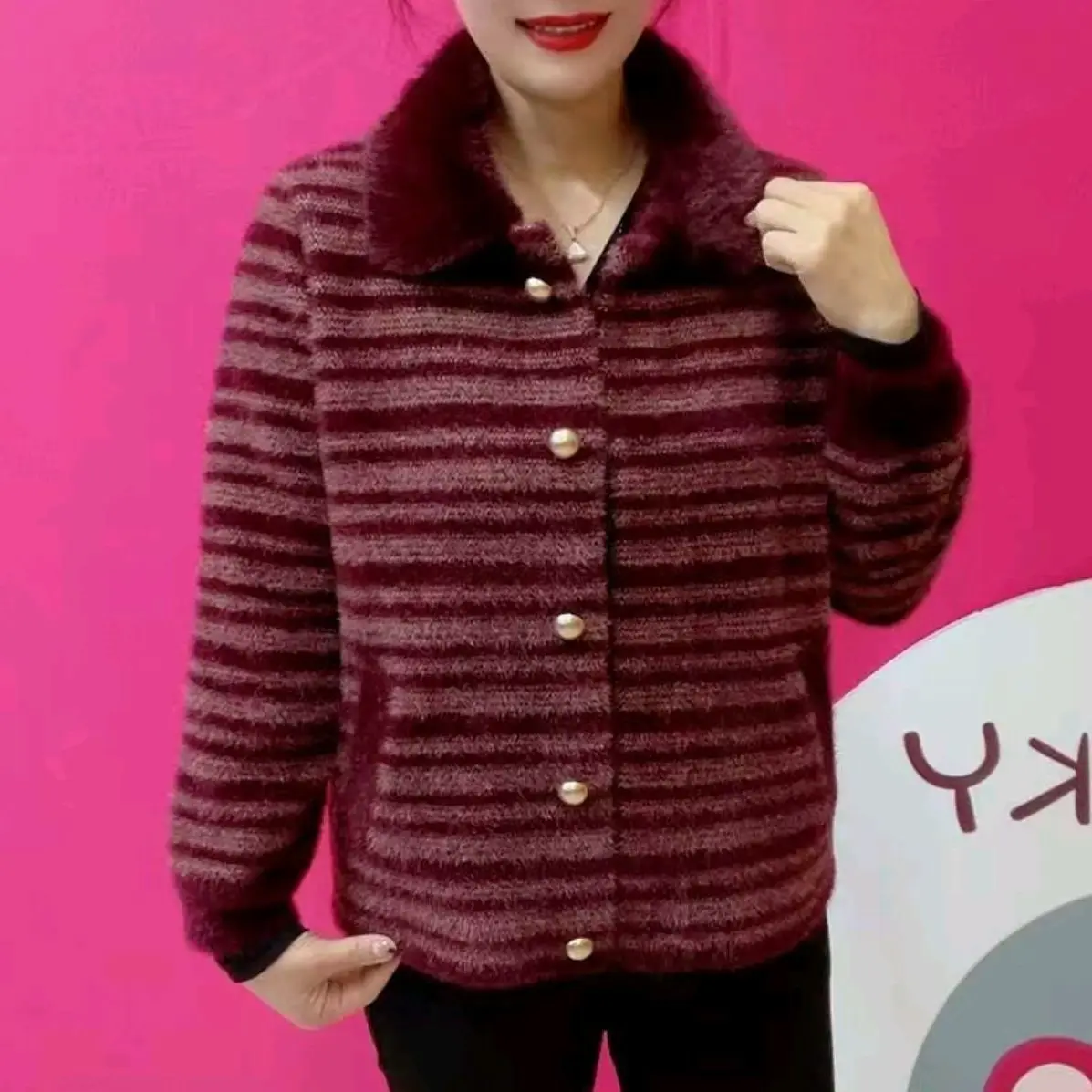 Mink Velvet Coat Women 2026 Winter New Middle-Aged Mothers Jacket Temperament Joker Striped Overwear Sweater Female Cardigan Top
Mink Velvet Coat Women 2026 Winter New Middle-Aged Mothers Jacket Temperament Joker Striped Overwear Sweater Female Cardigan Top