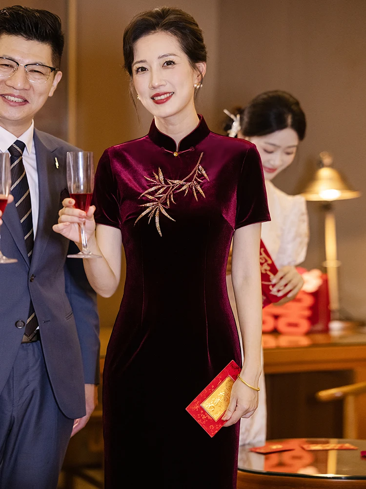 Red Bamboo Velvet Wedding Dress Chinese Style High Collar Short Sleeve Mid-Length Gown for Elderly Women
Red Bamboo Velvet Wedding Dress Chinese Style High Collar Short Sleeve Mid-Length Gown for Elderly Women