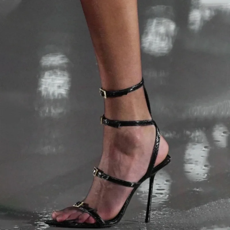 Нишевые дизайнерские босоножки на высоком каблуке, Рим, лето 2021, новые черные сексуальные модные босоножки на шпильке с одно слово и пряжкой
Нишевые дизайнерские босоножки на высоком каблуке, Рим, лето 2021, новые черные сексуальные модные босоножки на шпильке с одно слово и пряжкой