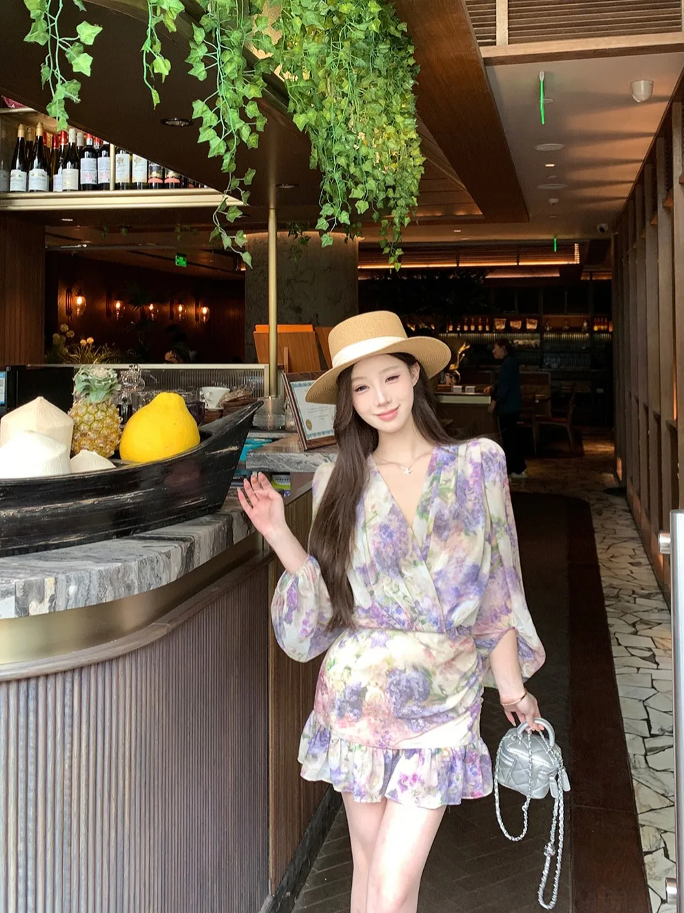 Summer Floral Print V-Neck Long Sleeve Shirt And High Waist A-Line Short Skirt Women's Fashion Set Casual Commute Style Two-P...
Summer Floral Print V-Neck Long Sleeve Shirt And High Waist A-Line Short Skirt Women's Fashion Set Casual Commute Style Two-P...