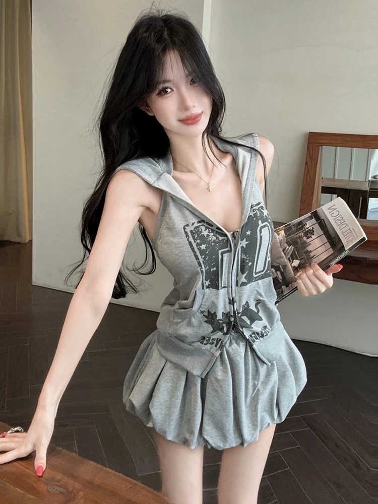 Casual Fashionable Sporty Backless Hoodie Top And Bloomer Skirt Two Piece Set Letter Print Sleeveless Women's Summer Outfit
Casual Fashionable Sporty Backless Hoodie Top And Bloomer Skirt Two Piece Set Letter Print Sleeveless Women's Summer Outfit