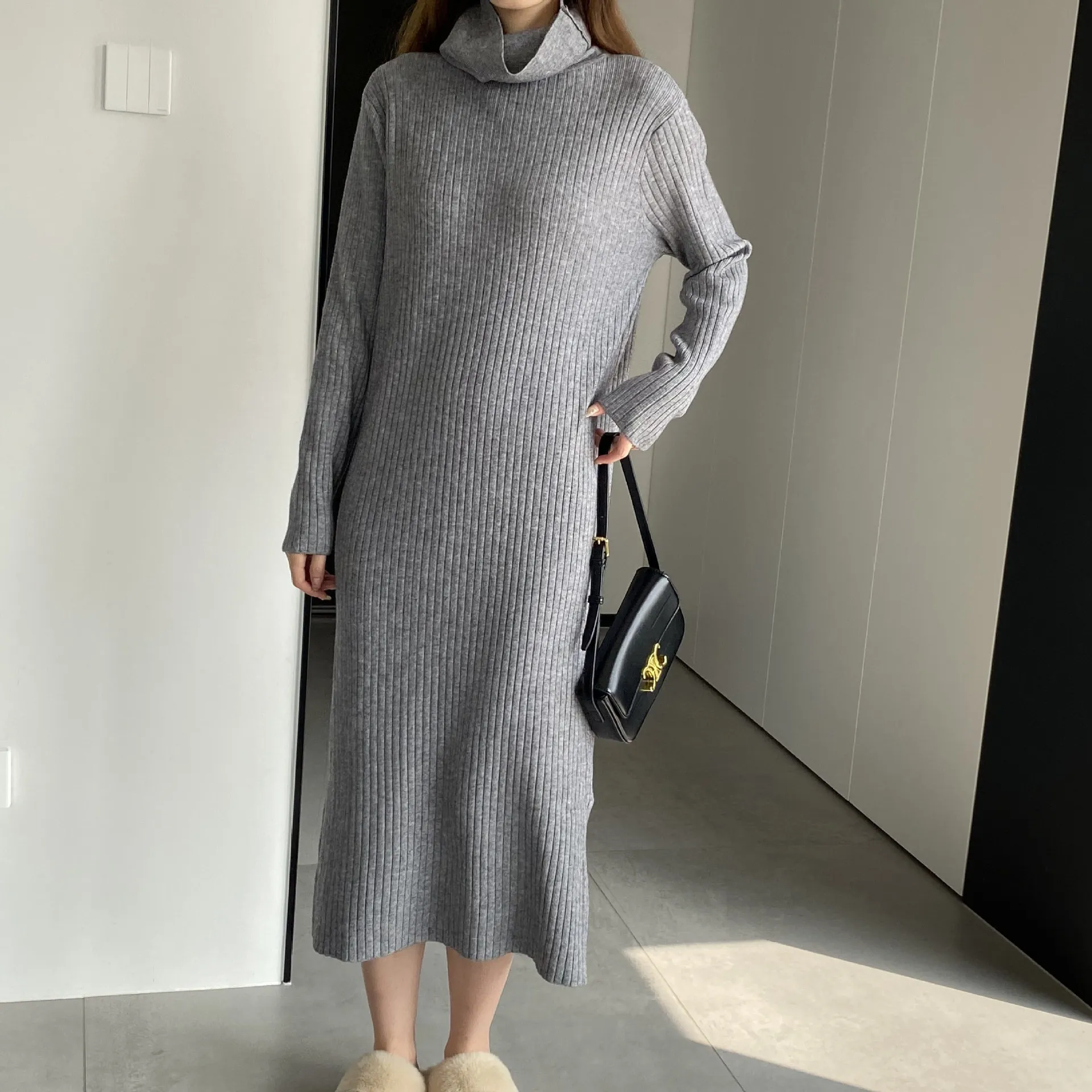 Autumn and Winter Women's Casual Solid High Neck Long Sleeve Loose Knitted Dress 
Autumn and Winter Women's Casual Solid High Neck Long Sleeve Loose Knitted Dress