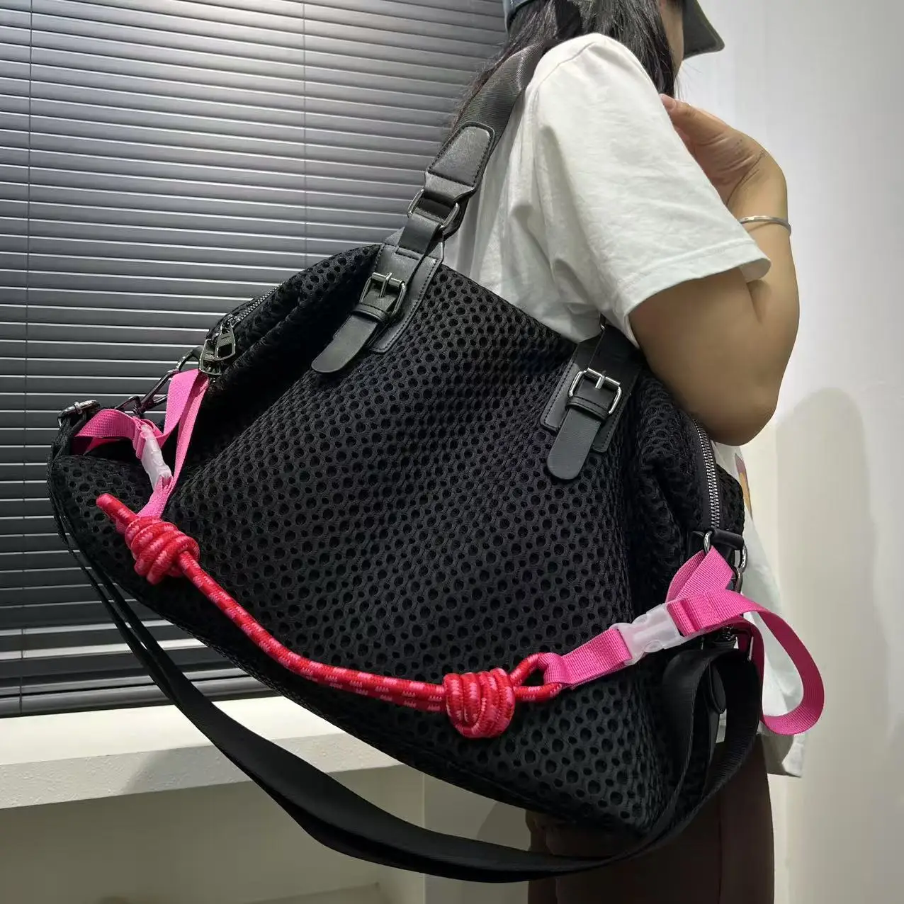 Fashionable Women's Mesh Nylon Tote Bags Large Capacity Splicing Crossbody Shoulder Bag Short Distance Travel Casual Handbag
Fashionable Women's Mesh Nylon Tote Bags Large Capacity Splicing Crossbody Shoulder Bag Short Distance Travel Casual Handbag