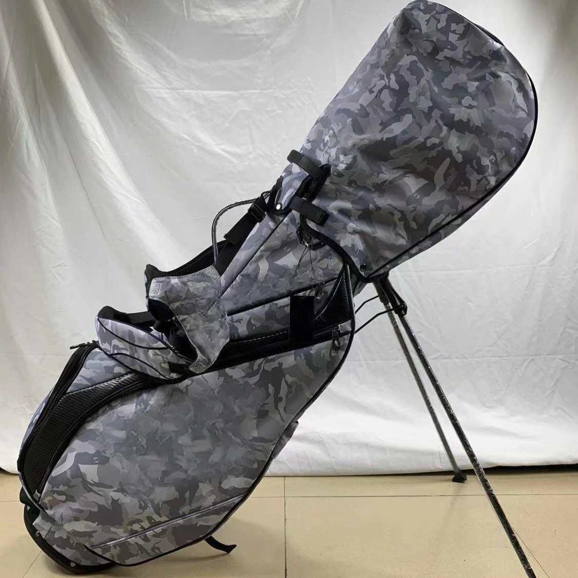 Men’s & Women’s Golf Stand Bag – Nylon Waterproof Wear-Resistant, Dual Shoulder Straps Backpack Style
Men’s & Women’s Golf Stand Bag – Nylon Waterproof Wear-Resistant, Dual Shoulder Straps Backpack Style