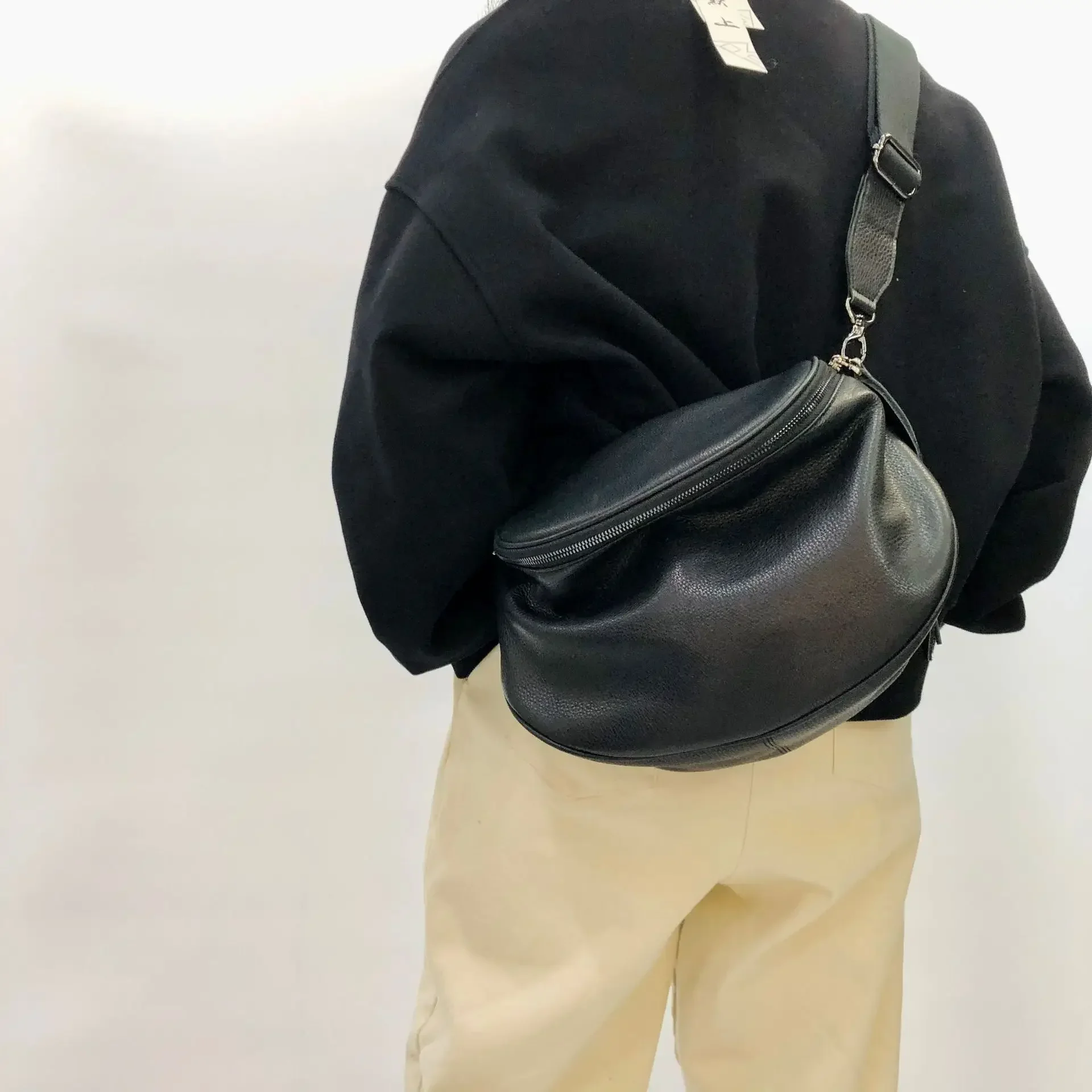 Handmade Genuine Leather Soft Saddle Bag Women's Personalized High-quality Crossbody Chest Bag Large Capacity
Handmade Genuine Leather Soft Saddle Bag Women's Personalized High-quality Crossbody Chest Bag Large Capacity